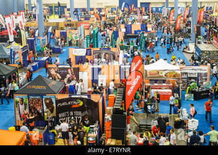 Miami Beach Florida, Convention Center, Center, Nissan Health & Fitness Expo, Miami Marathon, halb, Laufen, Läufer, Verkäufer Stände Stand Markt Stockfoto