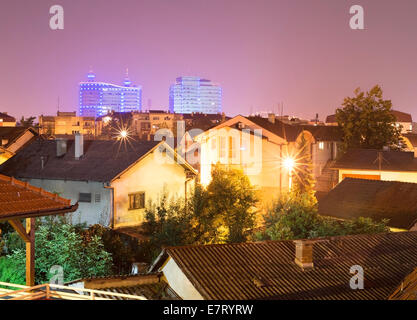 Skyline von Banja Luka in der Nacht. Bosnien und Herzegowina Stockfoto