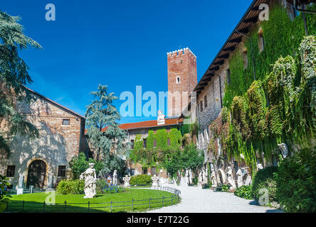 Das Teatro Olimpico (Olympic Theatre) ist ein Theater in Vicenza, Italien. Es gilt als das erste Beispiel von cove Stockfoto