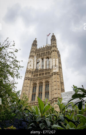 Blick auf Victoria Tower auf das Ende der Houses of Parliament, Westminster, London Stockfoto
