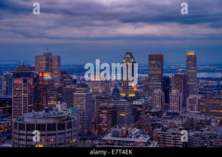 Skyline von Montreal in der Abenddämmerung Stockfoto