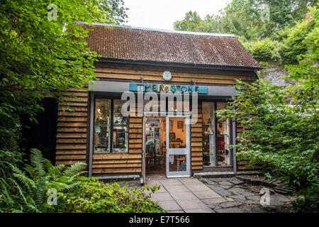 Der Re-Store Shop am Dartington, Apfelwein-Presse-Center, Dartington, South Devon, England, Vereinigtes Königreich. Stockfoto