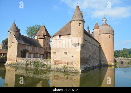 Wasserschloss La Clayette Stockfoto