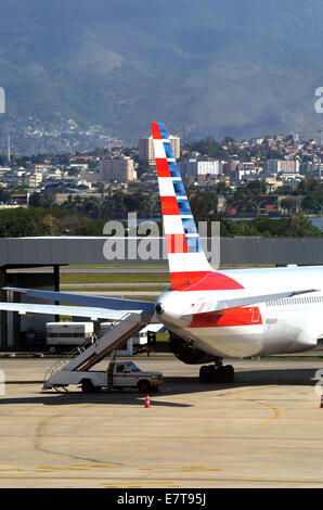 neues Farbschema am Heck des American Airlines Flugzeug Galeao Rio de Janeiro Brasilien Stockfoto