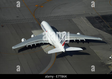 Air France Airbus A380, internationaler Flughafen San Francisco, San Francisco, Kalifornien, USA - Antenne Stockfoto