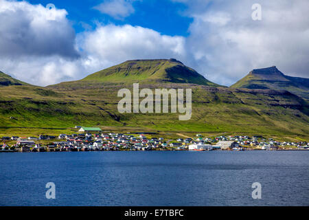 Ansicht eines Teils der Stadt Klaksvik auf den Färöer Inseln, Dänemark, im Nordatlantik. Stockfoto