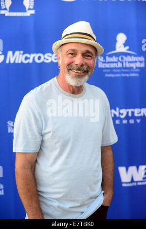 Moorpark, Kalifornien, USA. 23. Sep, 2014. Musiker - DANNY SERAPHINE (Chicago) auf der Bühne beim Scott Medlock-Robbie Krieger Invitational 2014 Celebrity golf Turnier und Konzert, Begünstigten St. Jude Children Research Hospital, Moorpark Country Club, Moorpark, Kalifornien, USA, 22. September 2014.Credit Bild Cr Scott Mitchell/ZUMA Press © Scott Mitchell/ZUMA Draht/Alamy Live News Stockfoto