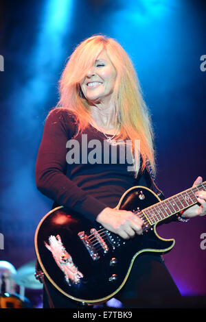 Moorpark, Kalifornien, USA. 23. Sep, 2014. Musiker - LITA FORD auf der Bühne beim Scott Medlock-Robbie Krieger Invitational 2014 Celebrity golf Turnier und Konzert, Begünstigten St. Jude Children Research Hospital, Moorpark Country Club, Moorpark, Kalifornien, USA, 22. September 2014.Credit Bild Cr Scott Mitchell/ZUMA Press © Scott Mitchell/ZUMA Draht/Alamy Live News Stockfoto