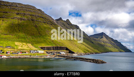 Ansicht eines Teils der Stadt Klaksvik auf den Färöer Inseln, Dänemark, im Nordatlantik. Stockfoto