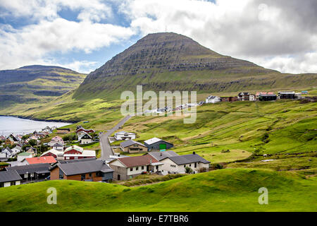 Ansicht eines Teils der Stadt Klaksvik auf den Färöer Inseln, Dänemark, im Nordatlantik. Stockfoto