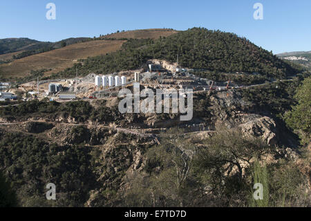 Bauarbeiten des Tua-Staudamms in der Douro-Region, Portugal Stockfoto