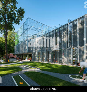 Fala Park Wolzstyn Polen Architekt PL Architekci 2012 Man Minigolf zu spielen. Stockfoto