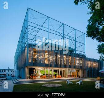 Fala Park Wolzstyn Polen Architekt PL Architekci 2012 Abend Höhe des beleuchteten Gebäude. Stockfoto