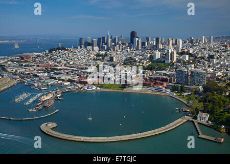 Municipal Pier und San Francisco Maritime National Historical Park, San Francisco, Kalifornien, USA - Antenne Stockfoto