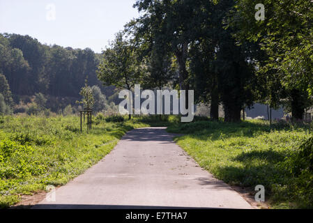 Fluss Weser Radweg vorbei an der World Heritage Site Kloster Corvey, Stockfoto