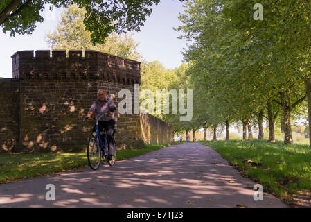 Fluss Weser Radweg vorbei an der World Heritage Site Kloster Corvey, Stockfoto