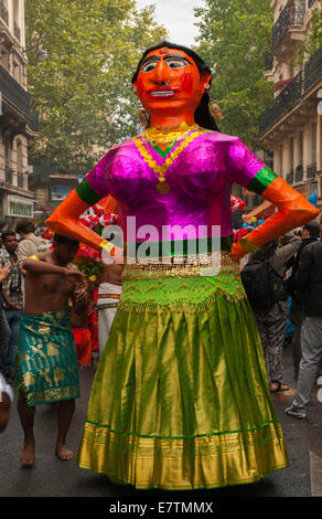 Parade zu Ehren des indischen Gottes Ganesh in Paris Stockfoto