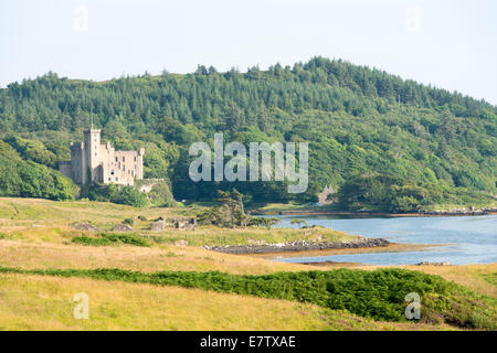 Dunvegan Castle Heimat des Clans Mcleod, auf dem Ufer von Loch Dunvegan Isle Of Skye Scotland UK Stockfoto