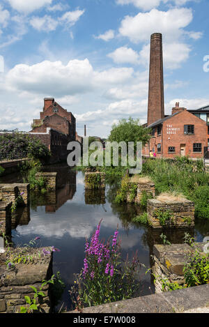 Kelham Insel Quartier in Sheffield einmal industrieller Teil der Stadt jetzt mit modernen trendigen Wohnungen und Apartments regeneriert Stockfoto