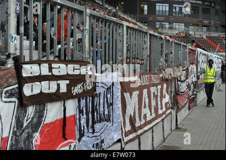 Südkurve, Millerntor-Stadion, Hamburg, Deutschland. Nur zur redaktionellen Verwendung. Stockfoto