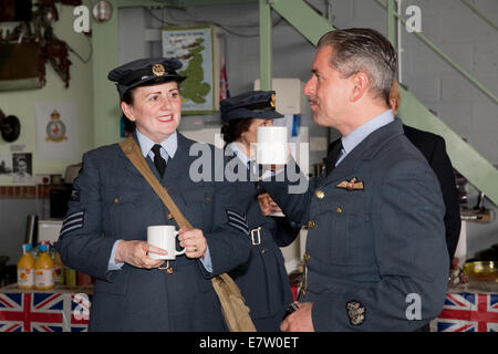 Während des Krieges re enactment besuchen die Schlacht von Großbritannien Medientag am Biggin Hill Erbe Hangar zum Gedenken an die Hawker Hurricane P3886. Stockfoto