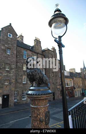 Satzung des Greyfriers Bobby, Ecke der Wachszieher Zeile und George IV Bridge, Edinburgh, Scotland, UK Stockfoto