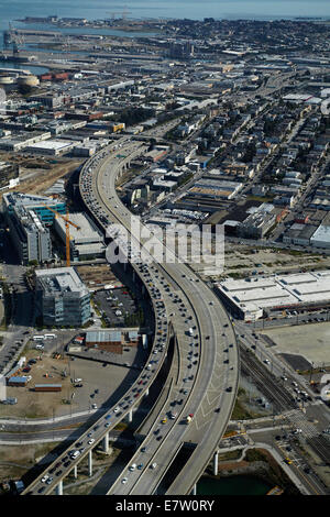 Südlichen Embarcadero Freeway (i-280) nahe der Innenstadt von San Francisco, Kalifornien, USA - Antenne Stockfoto