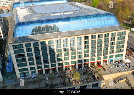 Luftaufnahme des Radisson Blu Hotel von der Domkuppel von Berlin aus gesehen Stockfoto