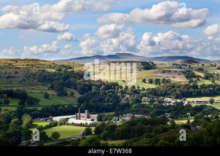 Langcliffe hohe Mühle in Ribblesdale aus Blua Klippen oben absetzen Yorkshire Dales England Stockfoto