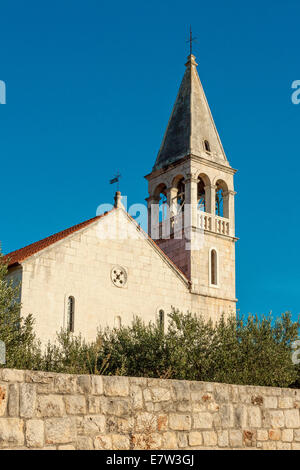 Kirche Our Lady of Health auf Schiffbesitzer Hügel in Jelsa, Insel Hvar, Kroatien Stockfoto