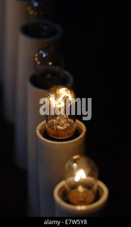 Elektrische Kerzen im Inneren der Erzbasilika San Giovanni in Laterano (San Giovanni Laterano). Rom. Italien. Stockfoto