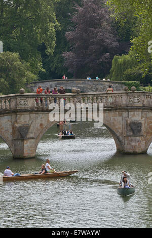 Boote am Fluss Cam in Cambridge Stockfoto