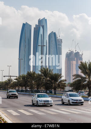 ABU DHABI, Vereinigte Arabische Emirate - 5. November 2013: Etihad Towers Gebäude in Abu Dhabi. Aussichtsplattform am Boden 75 ist der höchste Aussichtspunkt poi Stockfoto