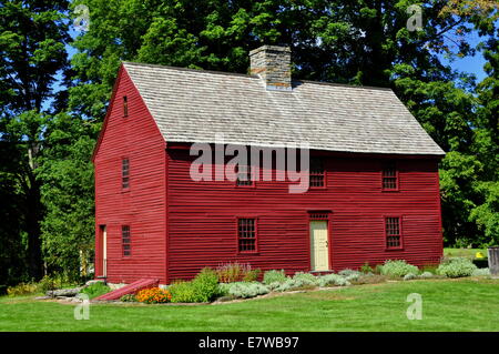 Woodbury, Connecticut: um 1680 Hurd House, Sitz der alten Woodbury Historical Society, ganz aus Holz gebaut Stockfoto