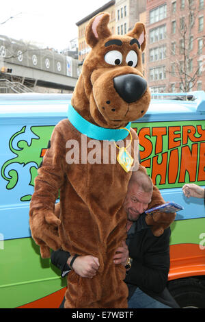 Die Weltpremiere von "Scooby-Doo! WrestleMania Mystery "am Tribeca Kinos - Ankünfte Featuring: Triple H, Scooby Doo, Stephanie McMahon, Paul Michael Levesque wo: New York, New York, Vereinigte Staaten von Amerika bei: 22. März 2014 Stockfoto