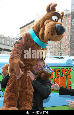 Die Weltpremiere von "Scooby-Doo! WrestleMania Mystery "am Tribeca Kinos - Ankünfte Featuring: Scooby Doo, Triple H, Paul Michael Levesque wo: New York, New York, Vereinigte Staaten von Amerika bei: 22. März 2014 Stockfoto