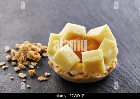 Exotische Früchte-individuelle Müsli-Torte Stockfoto