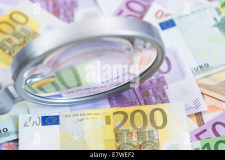 Finanzen, Geld, Geldschein, keine Menschen, Reichtum, Wirtschaft, nah, Finanzen, Währung, Euro, Euro-Schein, -Euro-Münze, investing, indoor, Studio gedreht Stockfoto