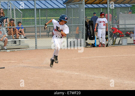 Little League Baseballspieler Alter von 13 Jahren Stockfoto