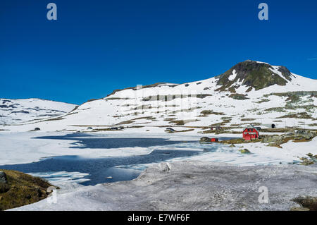 Berglandschaft mit Kabine in der Nähe von Finse, Norwegen Stockfoto
