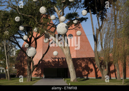 Casa Das Historias Paula Rego in Cascais, Portugal. Das Gebäude wurde von der Pritzker-Preis Gewinner Eduardo Souto Moura entworfen. Stockfoto