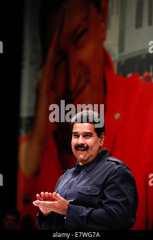 New York, USA. 24. Sep, 2014. Der venezolanische Präsident Nicolas Maduro reagiert während einer Handlung mit sozialen Bewegungen der Bronx mit dem Titel "The Präsident des Volkes, ein Treffen mit dem Präsidenten von Venezuela, Nicolas Maduro", am 24. September 2014 in University College von Hostos in der Bronx, New York, USA, stattfand. Bildnachweis: AVN/Xinhua/Alamy Live-Nachrichten Stockfoto