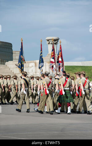 Tausende besuchen Anzac Day Märsche quer durch Australien Aufwartung zu Service-Männer, Frauen und gefallenen Kriegshelden. Stockfoto