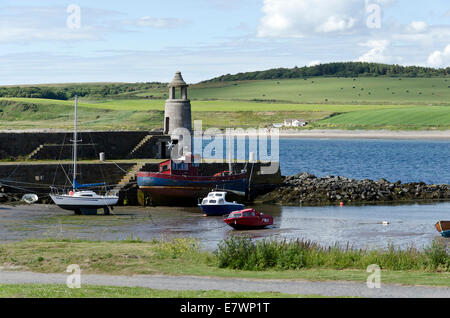 Der alte Leuchtturm im Hafen von Port Logan in Galloway, Süd-West-Schottland. Stockfoto