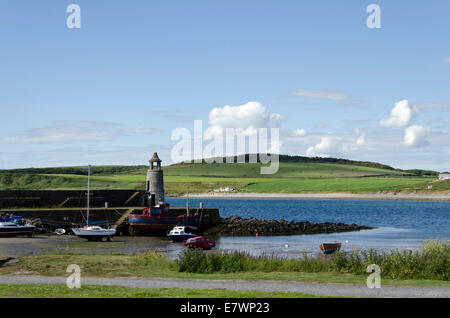 Der alte Leuchtturm im Hafen von Port Logan in Galloway, Süd-West-Schottland. Stockfoto