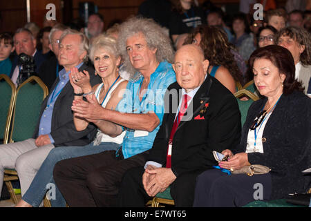 Verhaltensforscher Richard Dawkins, Schauspielerin Anita Dobson, Musiker Brian May von Queen und Kosmonauten Alexej Leonow/Alexei Archipowitsch Leonow und Frau Oksana Leonova Teilnahme an der zweiten Ausgabe des Starmus-Festivals im Abama Golf & Spa Resort auf Teneriffa, Kanarische Inseln am September 22, 2014/Picture Alliance Stockfoto