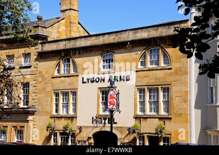 Vorderansicht des Lygon Arms Hotel entlang der Hauptstraße, Chipping Campden, Cotswolds, Gloucestershire, England, UK. Stockfoto