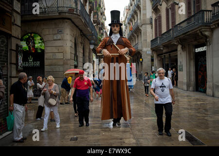 Barcelona, Katalonien, Spanien. 24. Sep, 2014. L'Hereu, traditionelle katalanische Riese, durch die Straßen von Barcelona. Am 24. September feiert die Stadt Barcelona den Tag Patronatsfest (La Mercè) mit mehreren festlich, traditionelle und religiöse Veranstaltungen. Bildnachweis: Jordi Boixareu/Alamy Live-Nachrichten Stockfoto