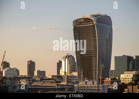 London, UK. 24. September 2014. Das Walkie-Talkie Gebäude im Herbst Sonnenuntergang 2014 Credit: Guy Corbishley/Alamy Live News Stockfoto