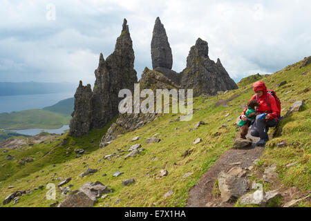 Blick über den Quiraing, Storr und Sound of Raasay auf der Isle Of Skye, Schottisches Hochland, Schottland. Stockfoto